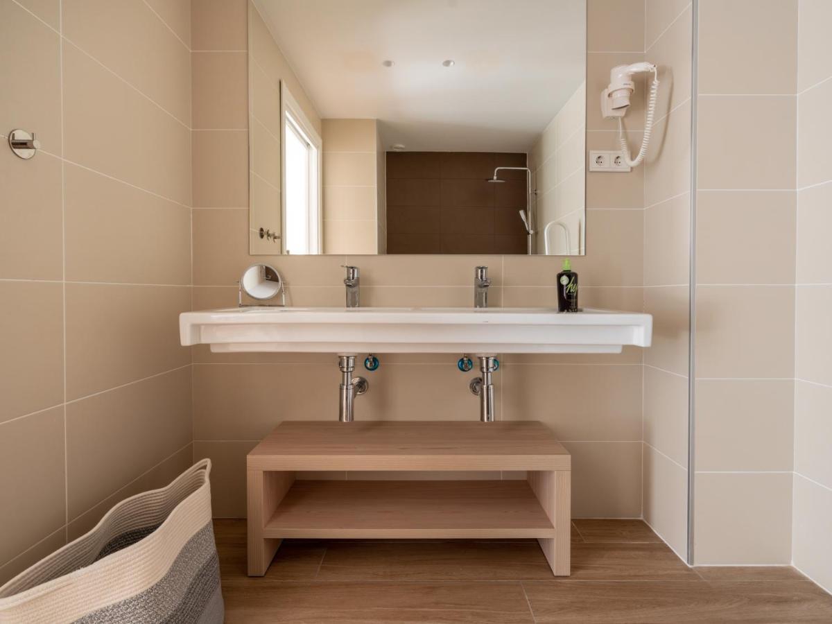 Limehome Barcelona Carrer De Besalu 82 Ngoại thất bức ảnh