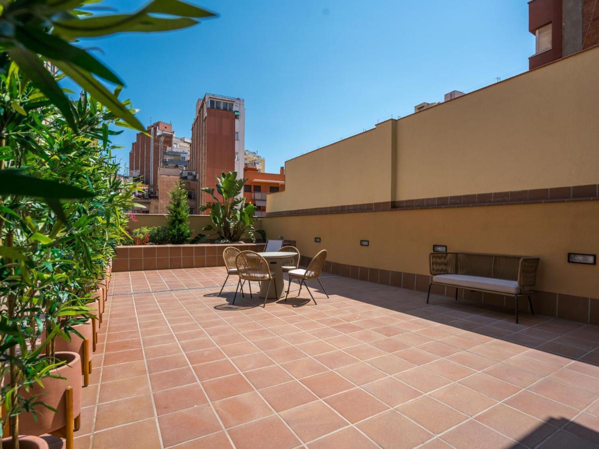 Limehome Barcelona Carrer De Besalu 82 Ngoại thất bức ảnh