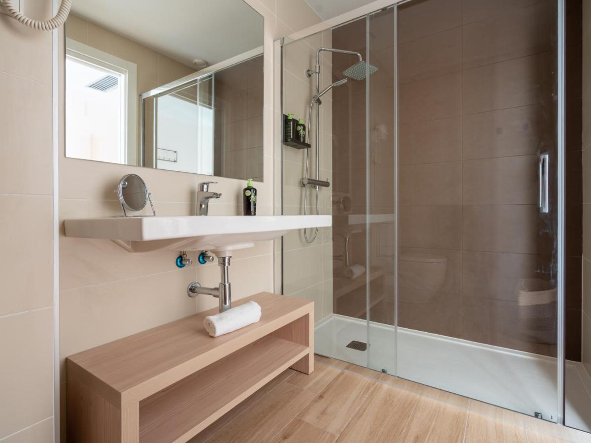 Limehome Barcelona Carrer De Besalu 82 Ngoại thất bức ảnh