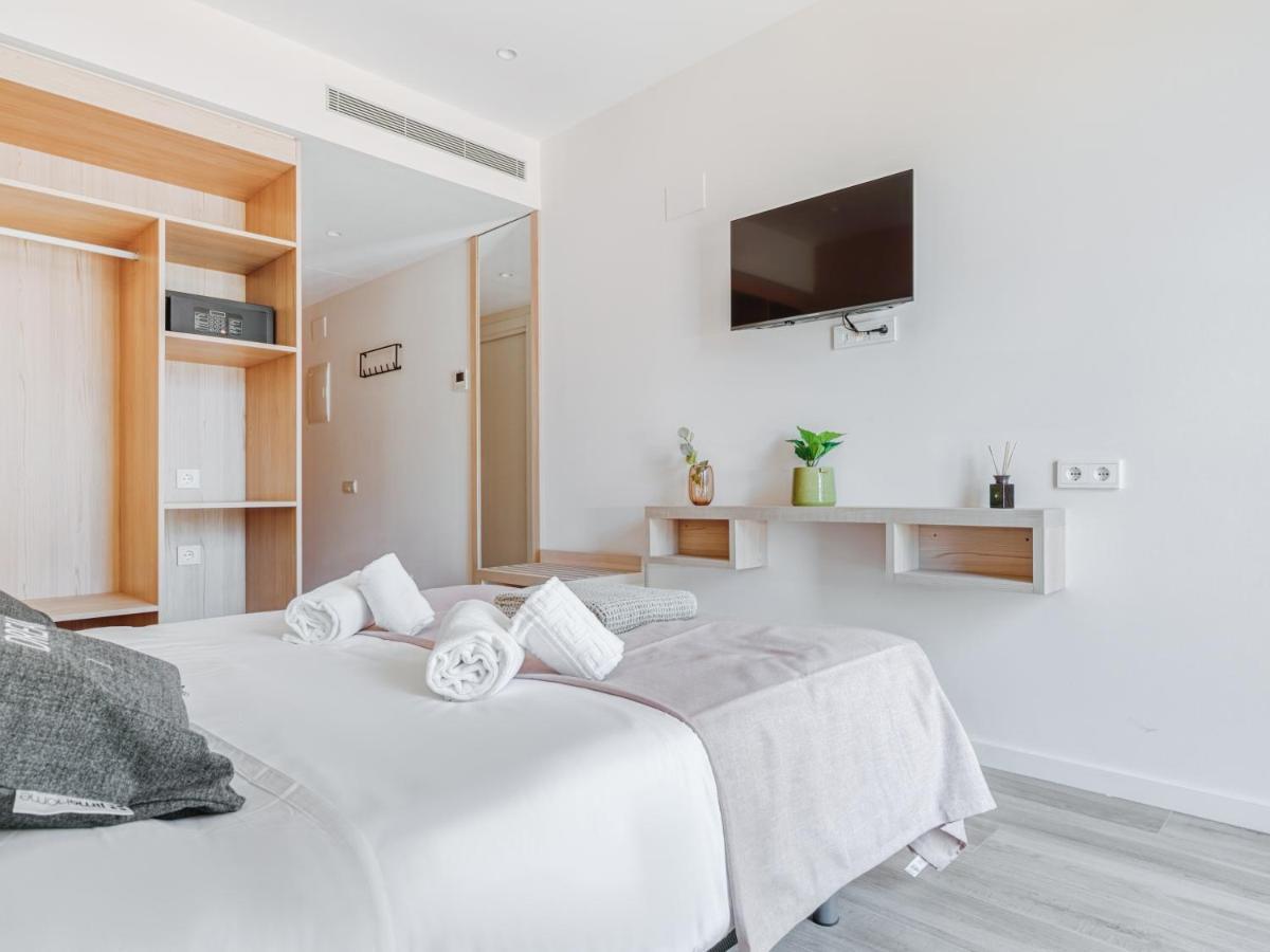 Limehome Barcelona Carrer De Besalu 82 Ngoại thất bức ảnh