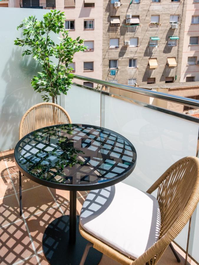 Limehome Barcelona Carrer De Besalu 82 Ngoại thất bức ảnh