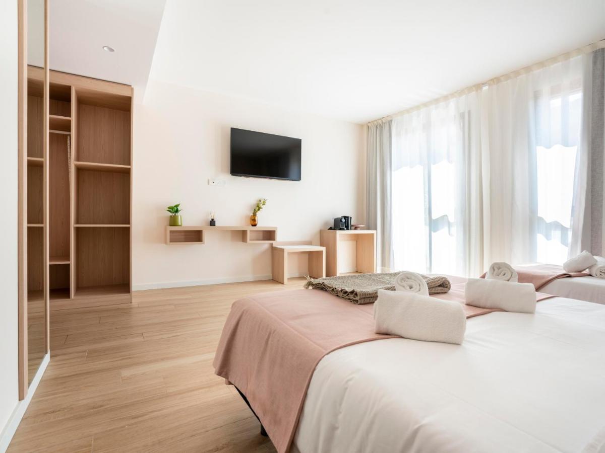 Limehome Barcelona Carrer De Besalu 82 Ngoại thất bức ảnh