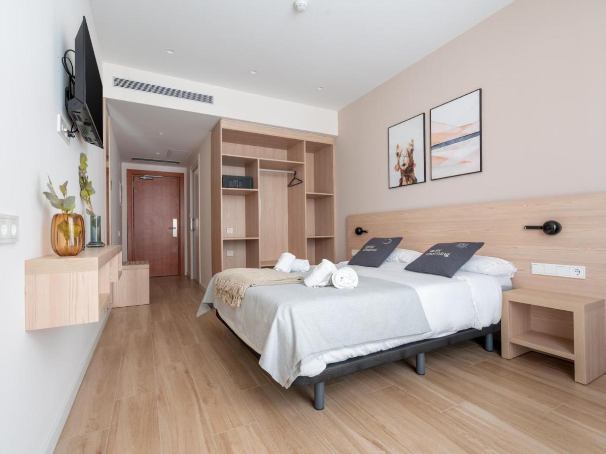 Limehome Barcelona Carrer De Besalu 82 Ngoại thất bức ảnh