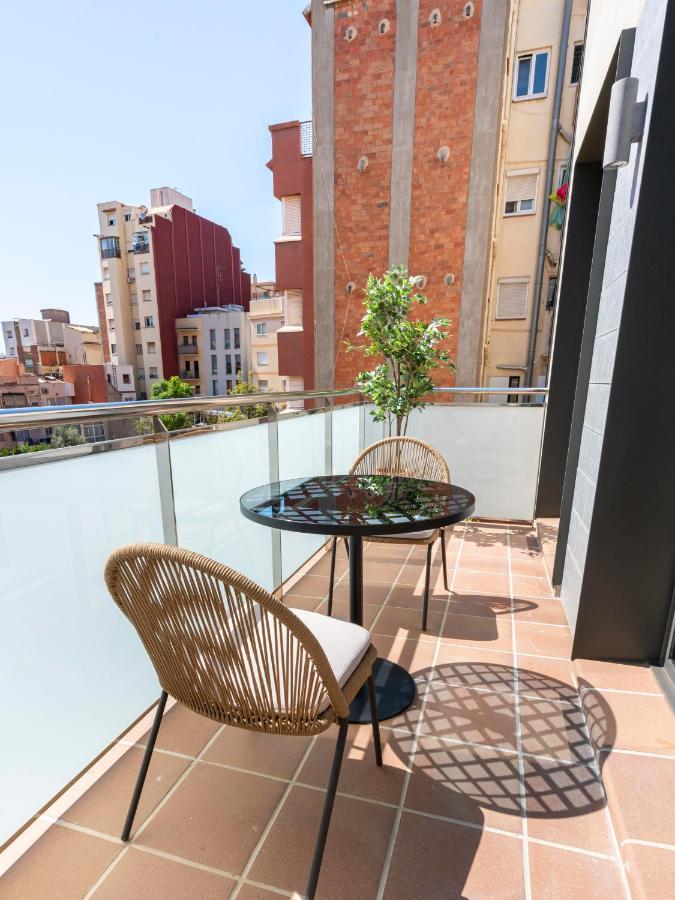 Limehome Barcelona Carrer De Besalu 82 Ngoại thất bức ảnh