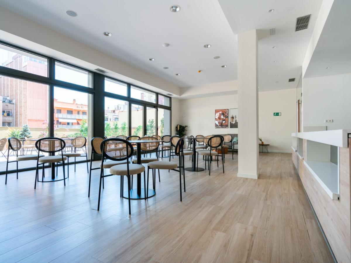 Limehome Barcelona Carrer De Besalu 82 Ngoại thất bức ảnh