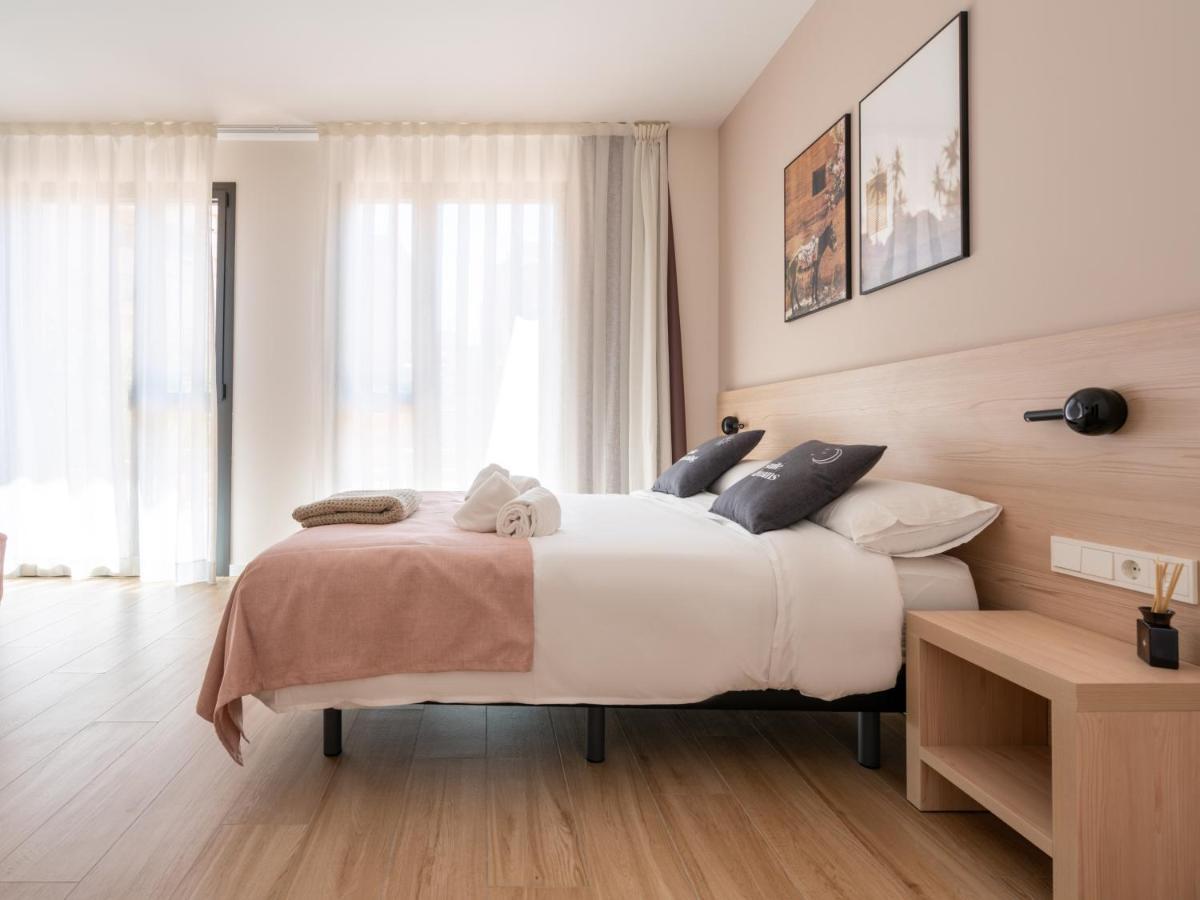 Limehome Barcelona Carrer De Besalu 82 Ngoại thất bức ảnh
