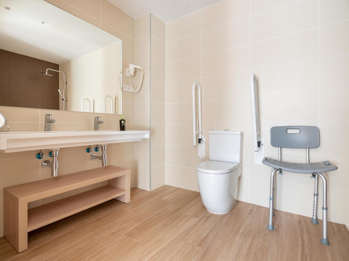Limehome Barcelona Carrer De Besalu 82 Ngoại thất bức ảnh