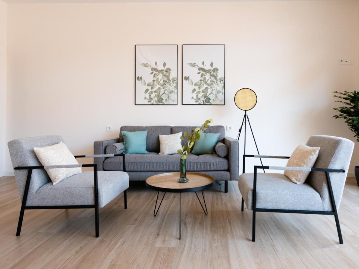 Limehome Barcelona Carrer De Besalu 82 Ngoại thất bức ảnh